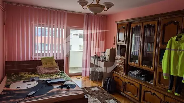 Apartament 3 camere, decomandat, zona Nicolae Titulescu
