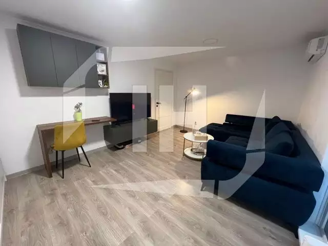 Apartament cu 3 camere, decomandat, zona Kaufland