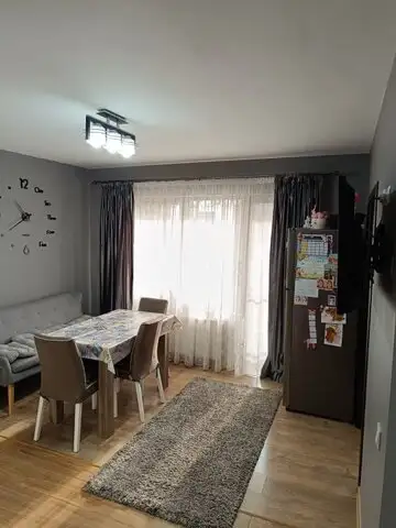 Apartament cu 3 camere, parcare, zona Oasului