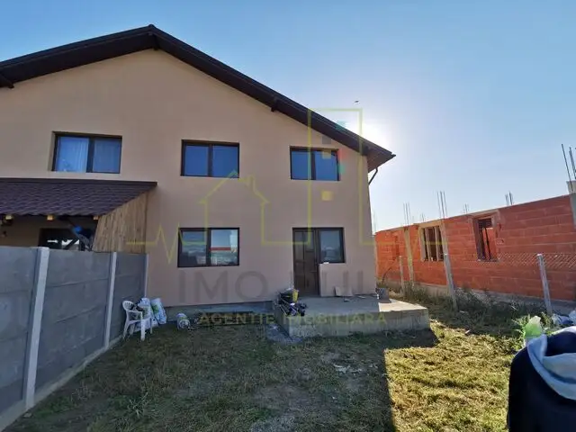 Duplex, 4 camere, finisaje moderne, aproape de centru comercial