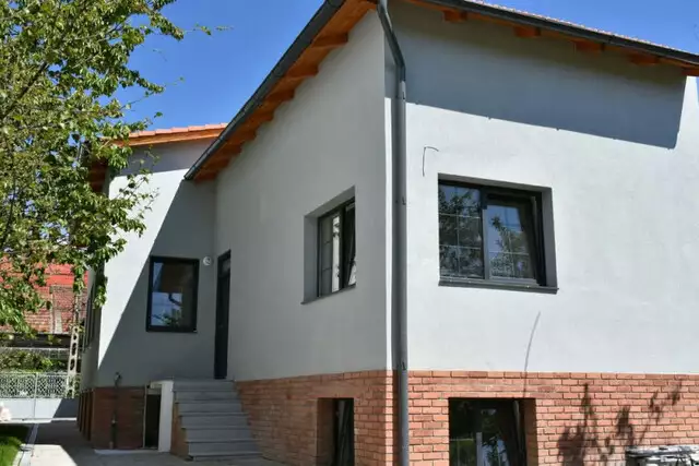 Mobitim vinde casa individuala renovata cu  teren 400 mp. Zona Garii