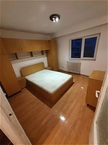 Apartament 3 camere in zona Calea Floresti