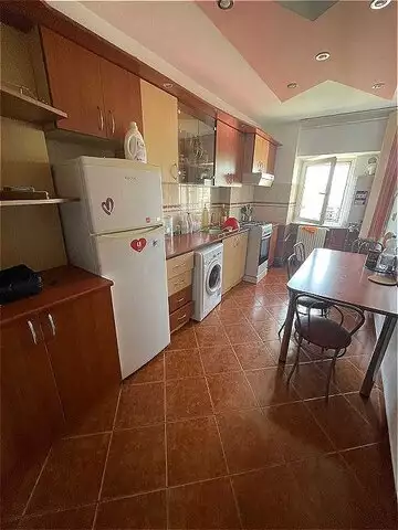 Apartament 3 camere in zona Ion Mesteru