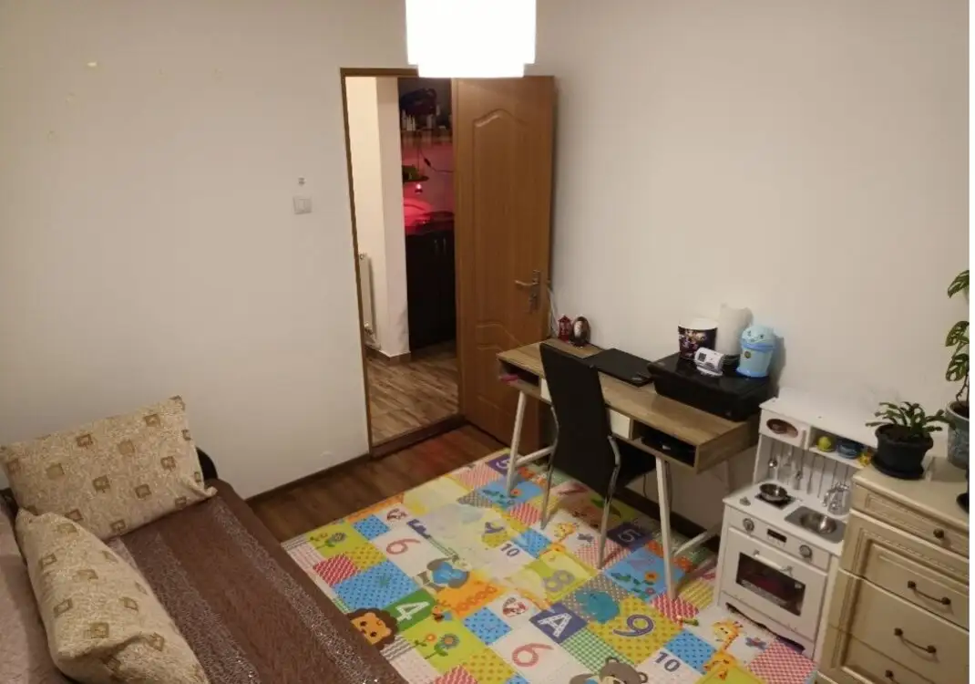 Apartament 3 camere în zona Calea Florești