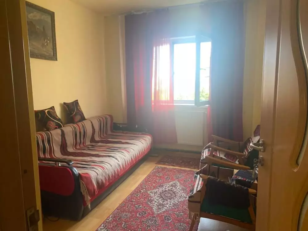 Apartament 4 camere  in zona Aurel Vlaicu