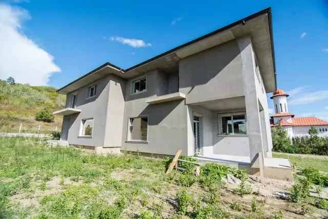Case tip duplex "la cheie" - Stefanesti - Valea Mare Podgoria