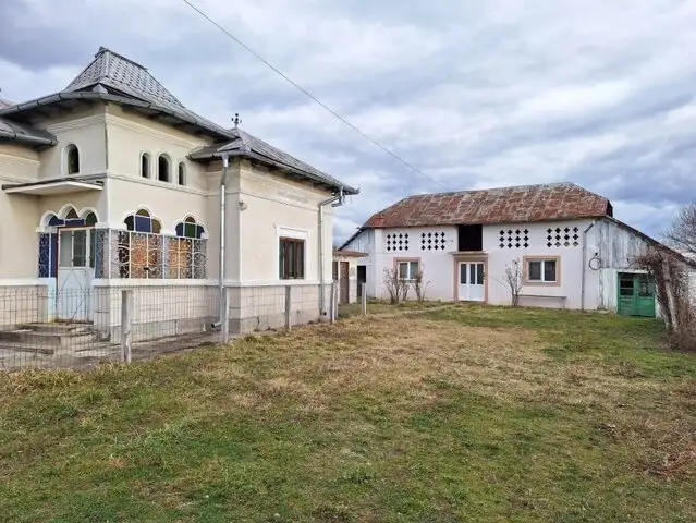 Casa Traditionala Babana+ Teren intravilan 4242 mp