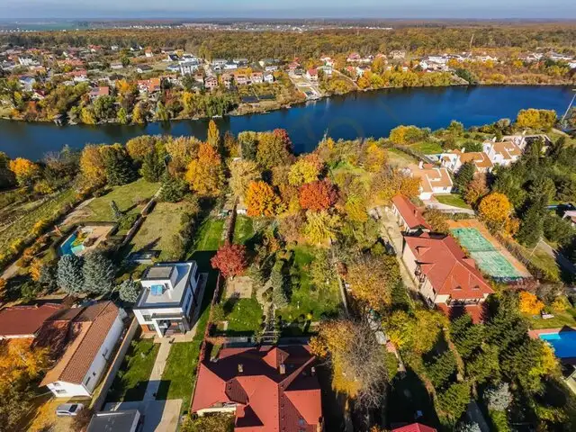 Casa din Natura Balotesti-6300 mp teren-Acces privat la lac si ponton propriu