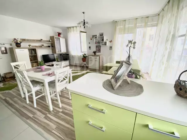 Se vinde apartament, 2 camere in Floresti