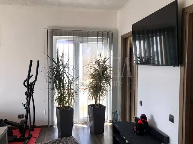 Se vinde apartament, 2 camere in Floresti