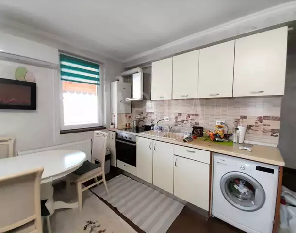 Se vinde apartament, 3 camere in Floresti