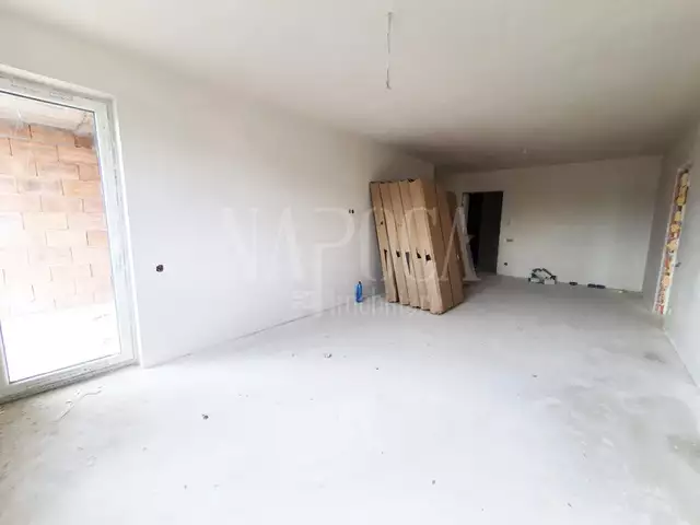 Se vinde apartament, 3 camere in Floresti