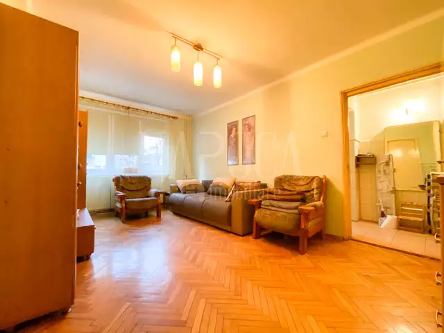 De vanzare apartament, 2 camere in Centru