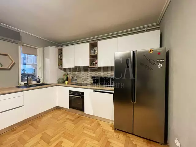 Se vinde apartament, 3 camere in Floresti