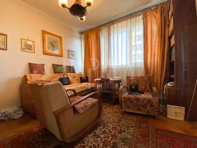 Vanzare apartament, 3 camere in Centru