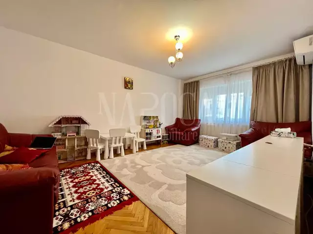 Vanzare apartament, 4 camere in Manastur