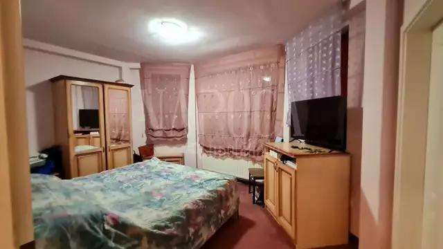 Vanzare apartament, 4 camere in Floresti