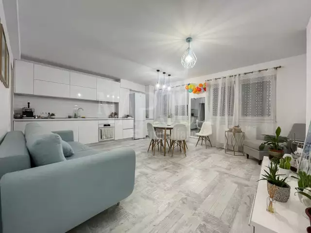 Se vinde apartament, 3 camere in Floresti