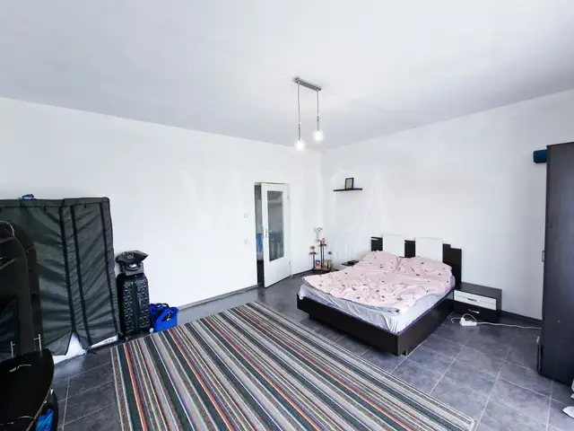 Vanzare apartament, o camera in Marasti