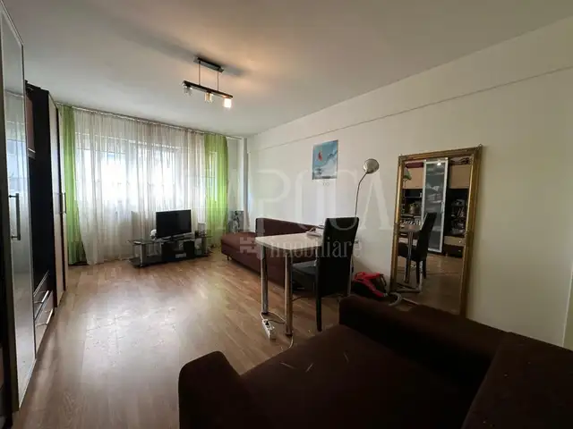 Vanzare apartament, o camera in Buna Ziua