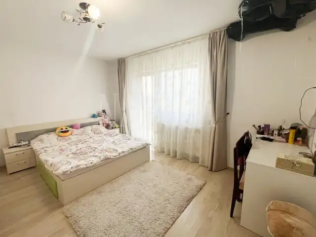 Vanzare apartament, 3 camere in Intre Lacuri