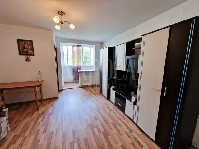 Vanzare apartament, o camera in Marasti