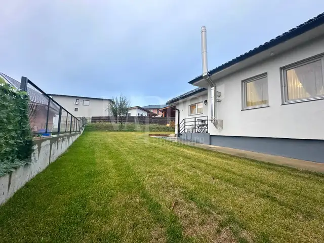 Vanzare casa, 3 camere in Dezmir