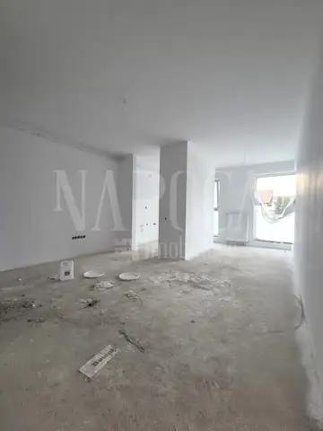 Vanzare apartament, 3 camere in Intre Lacuri