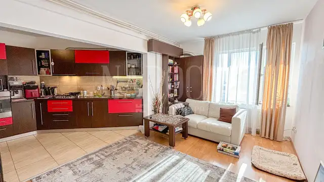 Se vinde apartament, 3 camere in Baciu