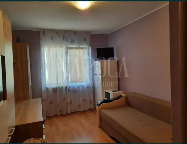 De vanzare apartament, o camera in Intre Lacuri