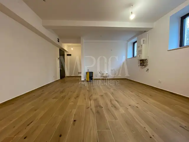 Vanzare apartament, 3 camere in Centru