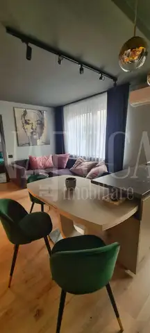 De vanzare apartament, 3 camere in Centru