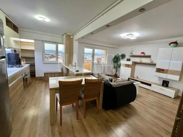 Vanzare apartament, 4 camere in Marasti