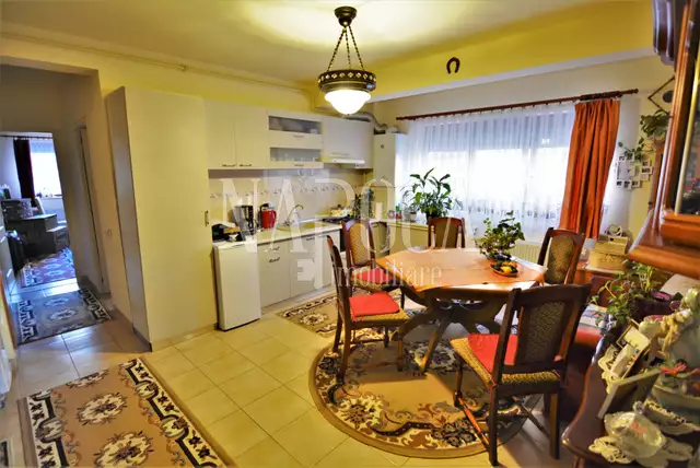 De vanzare apartament, 3 camere in Floresti