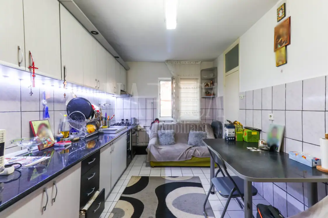 Vanzare apartament, 3 camere in Intre Lacuri