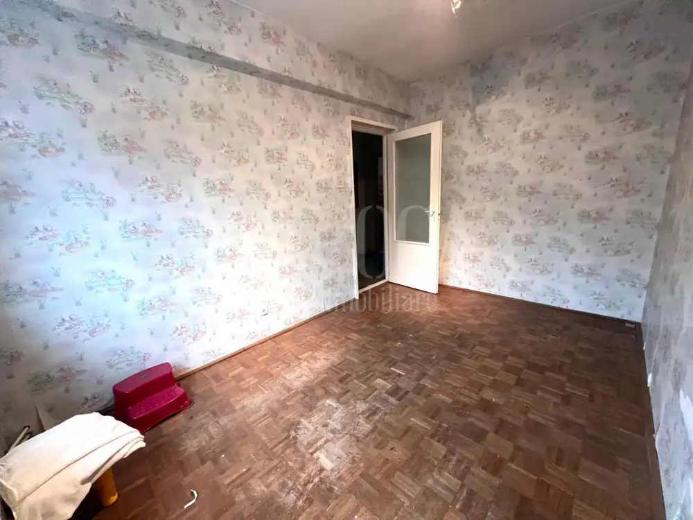 De vanzare apartament, 3 camere in Gruia