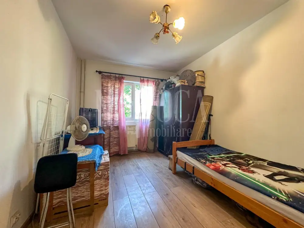 Vanzare apartament, 4 camere in Intre Lacuri