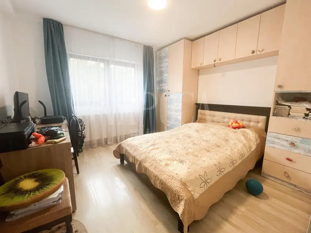 Vanzare apartament, 3 camere in Intre Lacuri