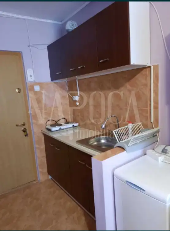 De vanzare apartament, o camera in Intre Lacuri