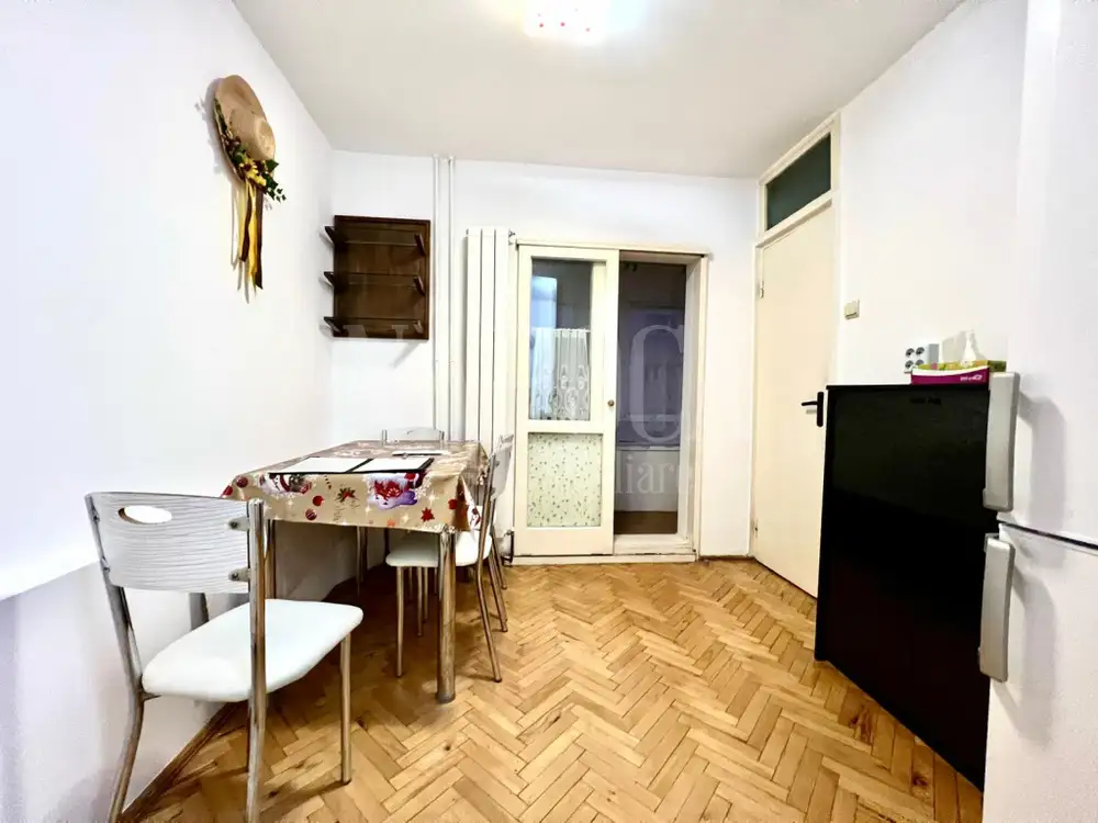 De vanzare apartament, 2 camere in Intre Lacuri