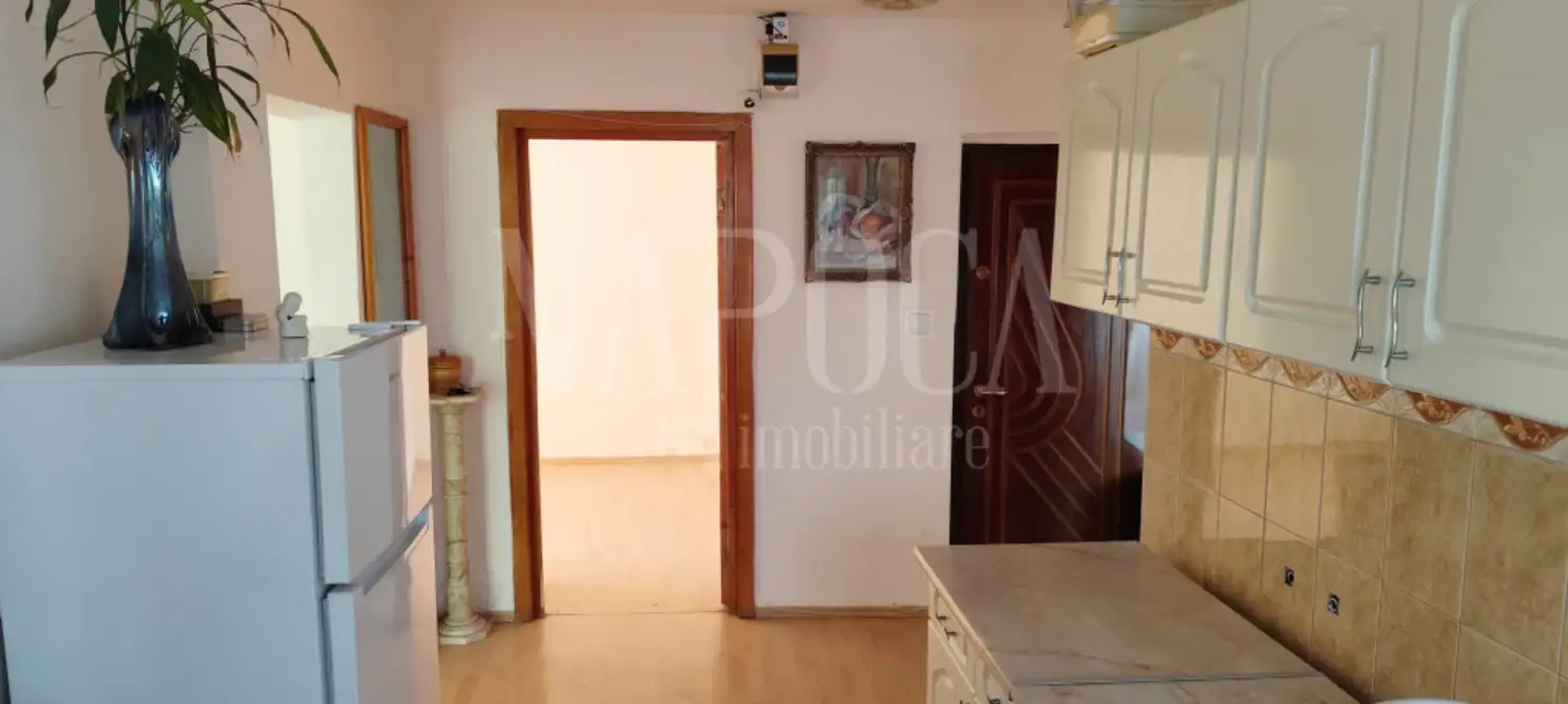 Vanzare apartament, 3 camere in Intre Lacuri