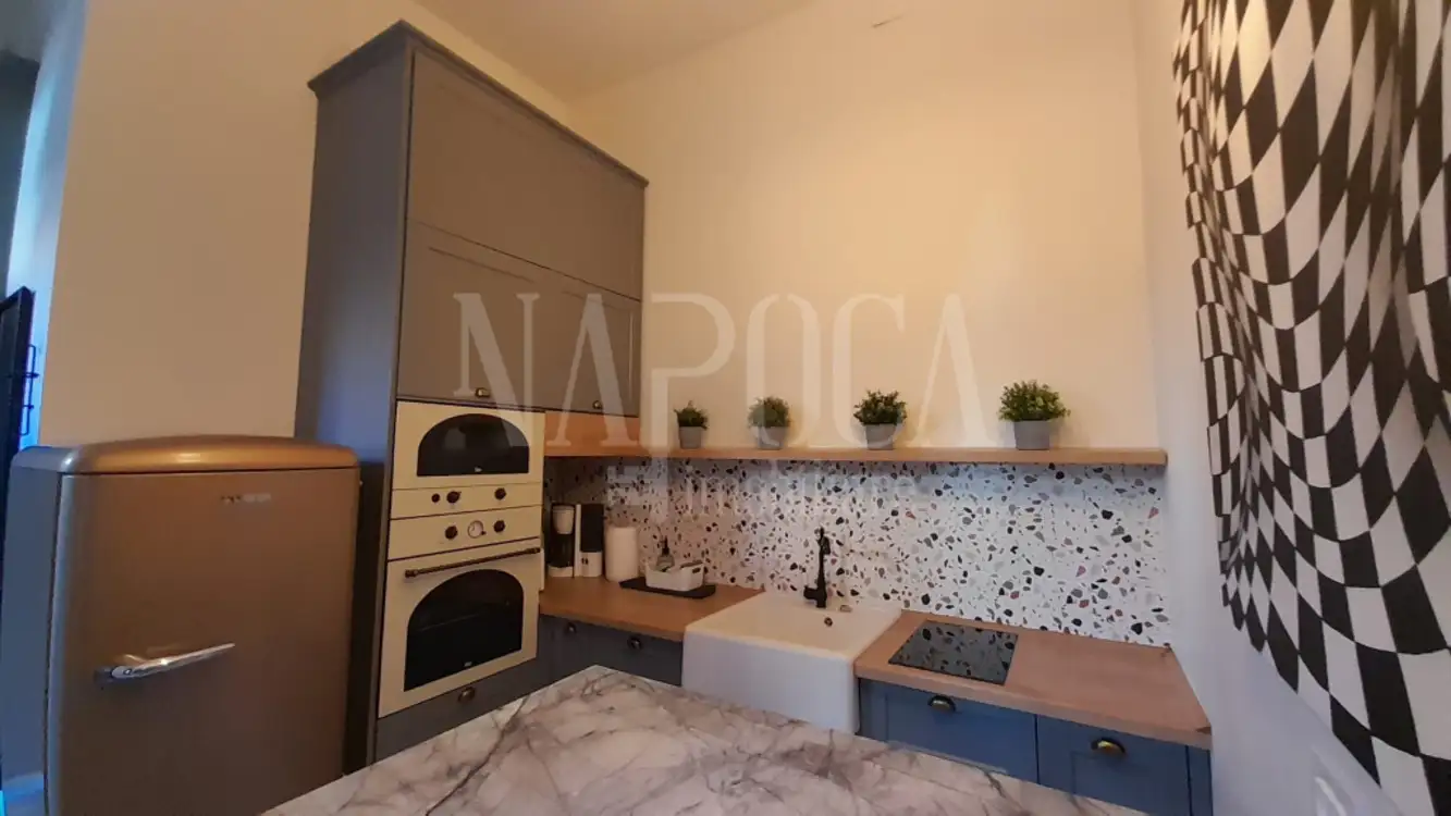 Vanzare apartament, 3 camere in Centru