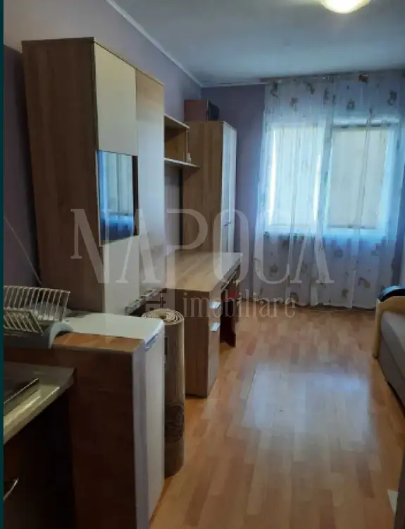 De vanzare apartament, o camera in Intre Lacuri