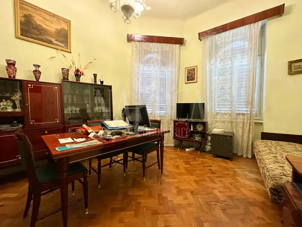 De vanzare casa, 3 camere in Centru