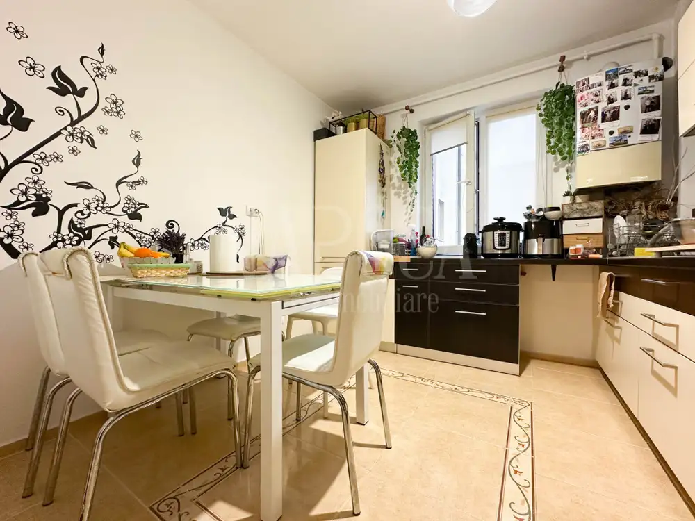 De vanzare apartament, 3 camere in Andrei Muresanu