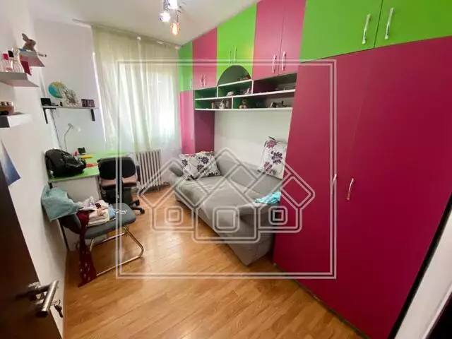 Apartament 3 camere de vanzare in Sibiu - zona Semaforului