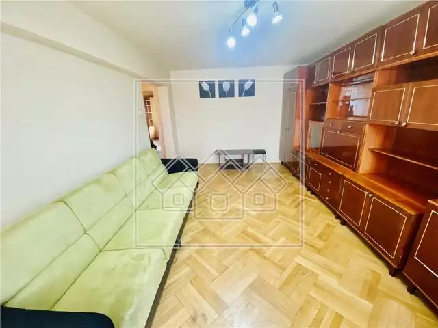 Apartament de vanzare in Sibiu -4 camere, 2 balcoane si pivnita-Strand