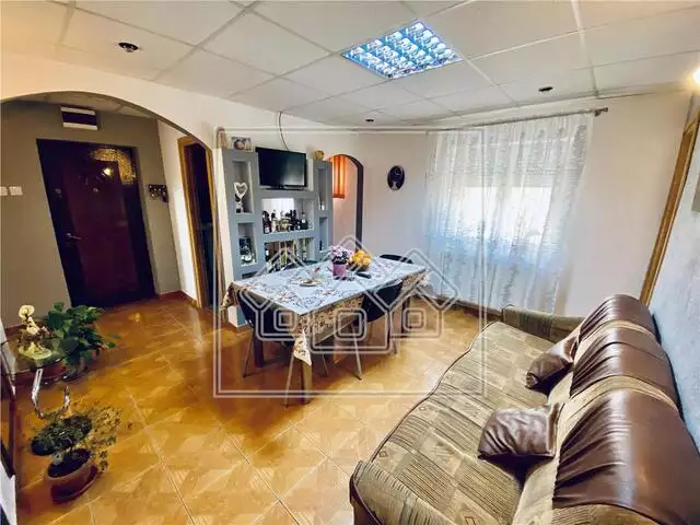 Apartament de vanzare in Sibiu - 3 camere cu balcon - zona Veterani
