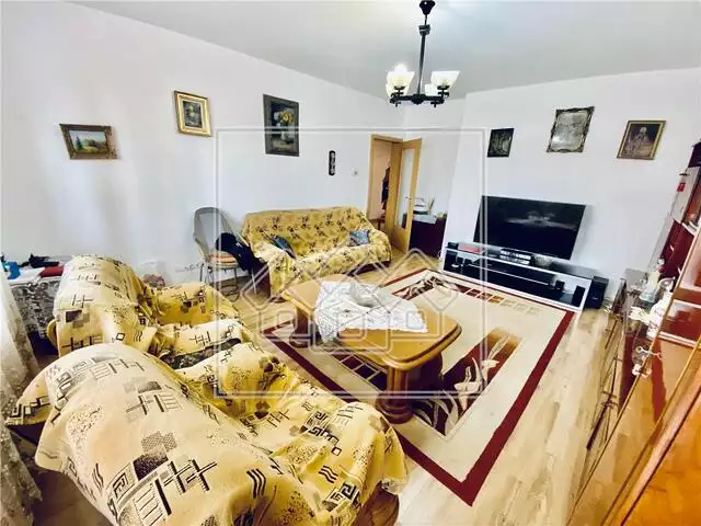 Apartament de vanzare in Sibiu -3 camere cu balcon- Rahovei