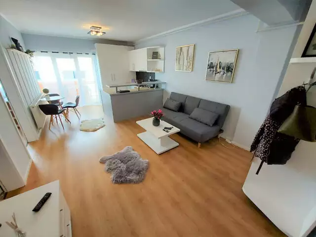 Apartament nou, 2 camere, parcare, zona C-a Turzii